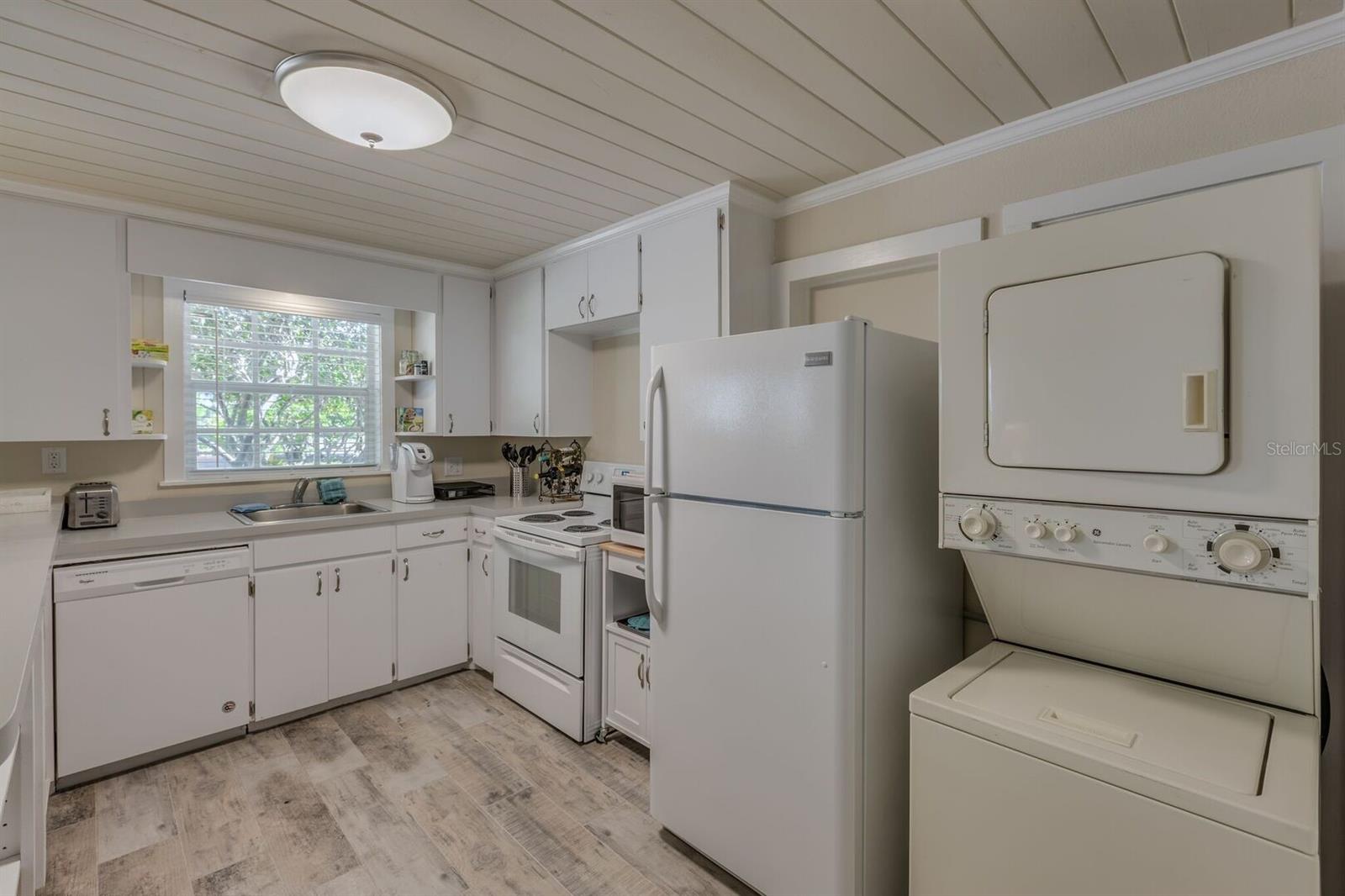 INDIAN ROCK SOUTH SHORE - Residential