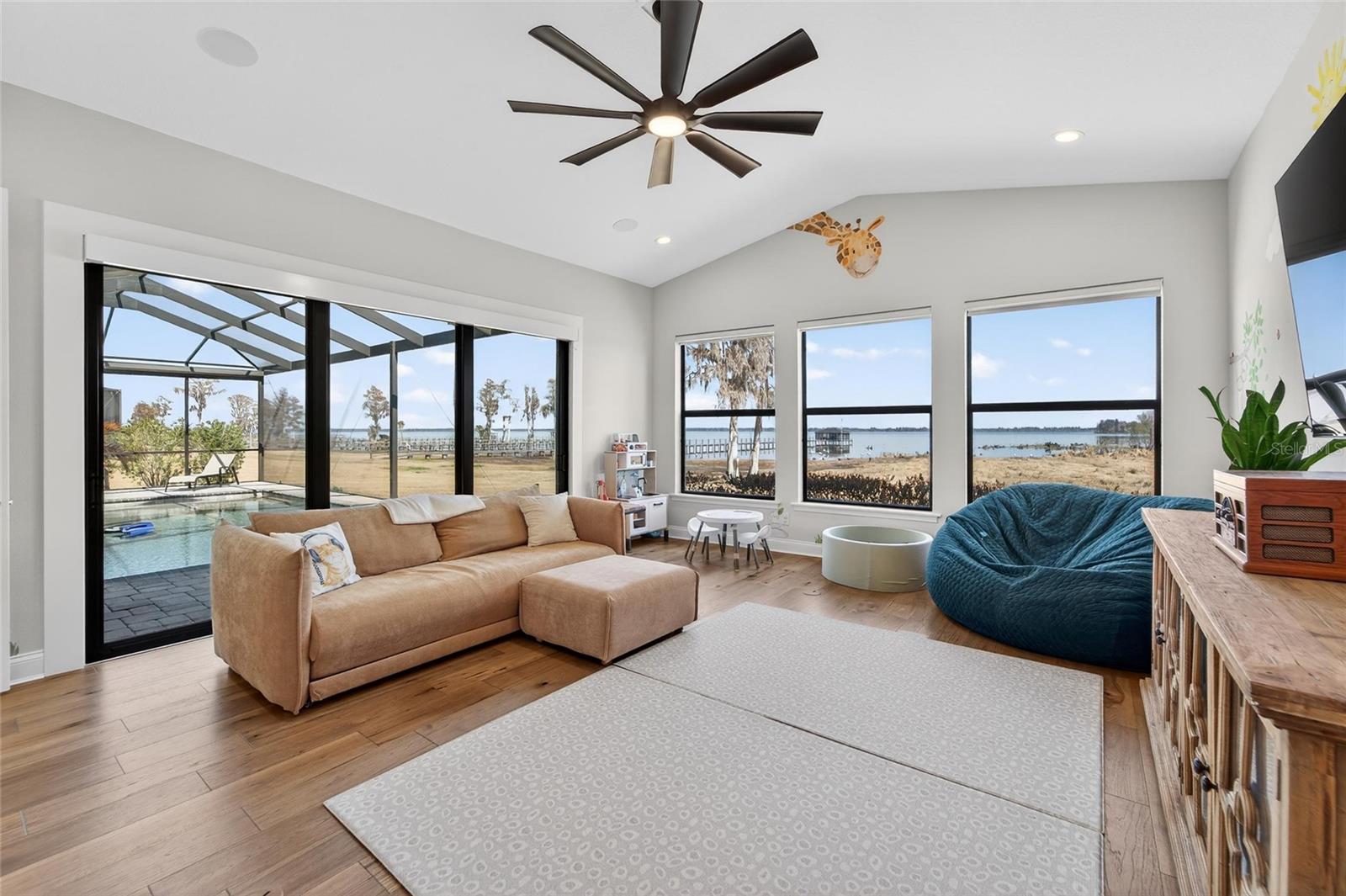 RIVERLAKE - Residential