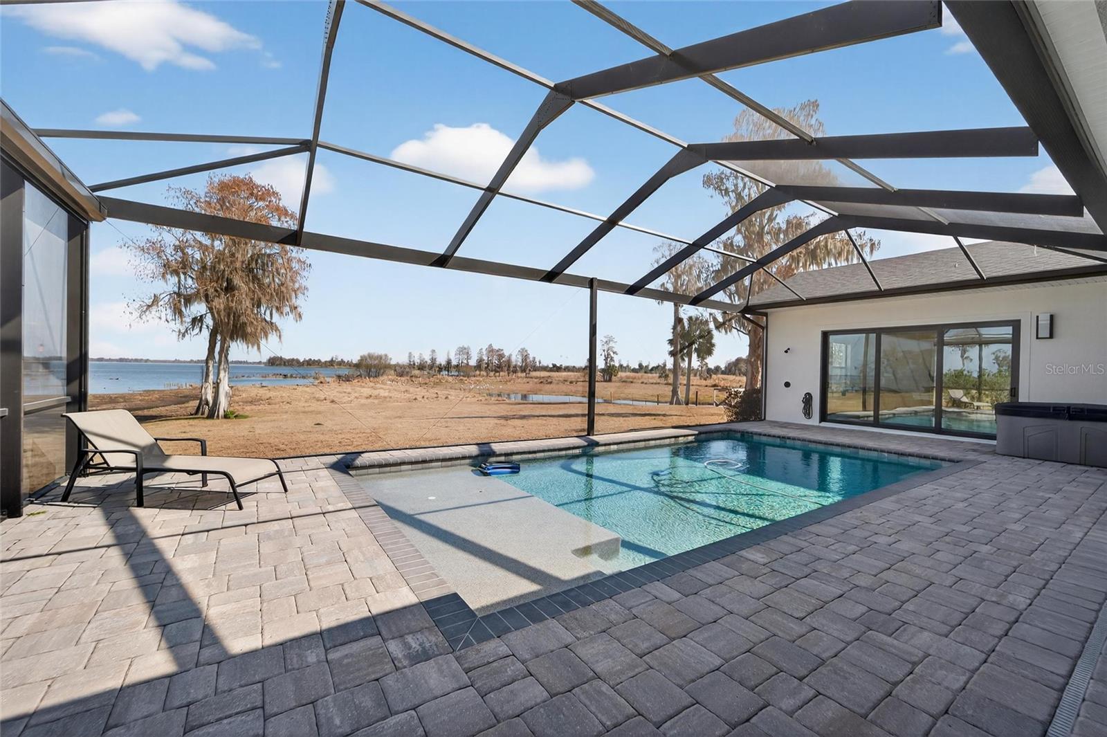 RIVERLAKE - Residential