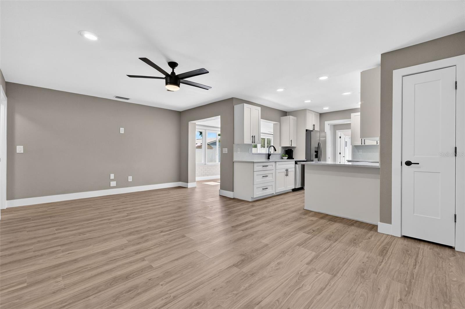 VENETIAN GARDENS - Residential