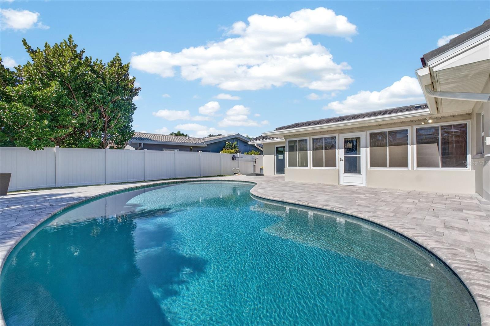 VENETIAN GARDENS - Residential