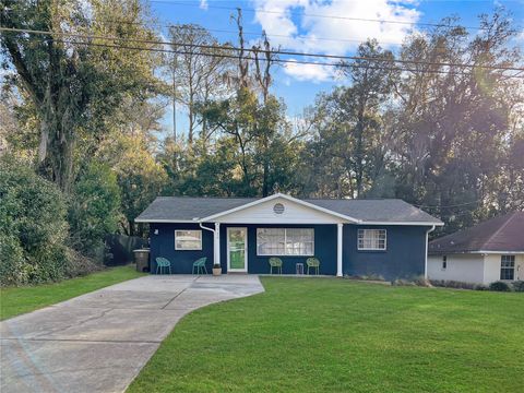 Photo of 723 SE 30th Avenue, Ocala, FL 34471 (MLS # OM718035)