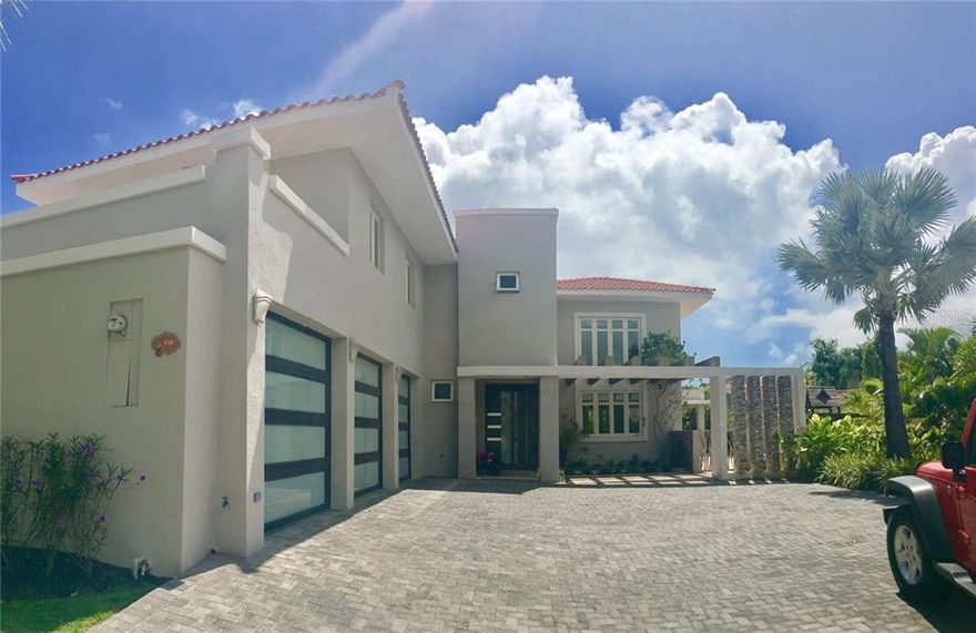 Beautiful and spacious property at the beautiful Dorado Beach East Community. The property is fully furnished and features 5 bedrooms, 5 bathrooms, modern equipped kitchen, and open spaces.

The Dorado Beach East community is private, gated, family friendly and offers a wide range of facilities that you can enjoy at no additional cost. The facilities include scenic pools, clay tennis courts, basketball and beach volleyball courts, a basic gym, a game room, a 3-par golf course that winds through the neighborhood, and an aviation themed park which has a custom water park and sand park.