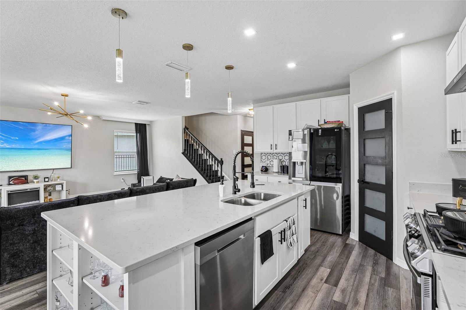 1131 OAK BLUFF DRIVE