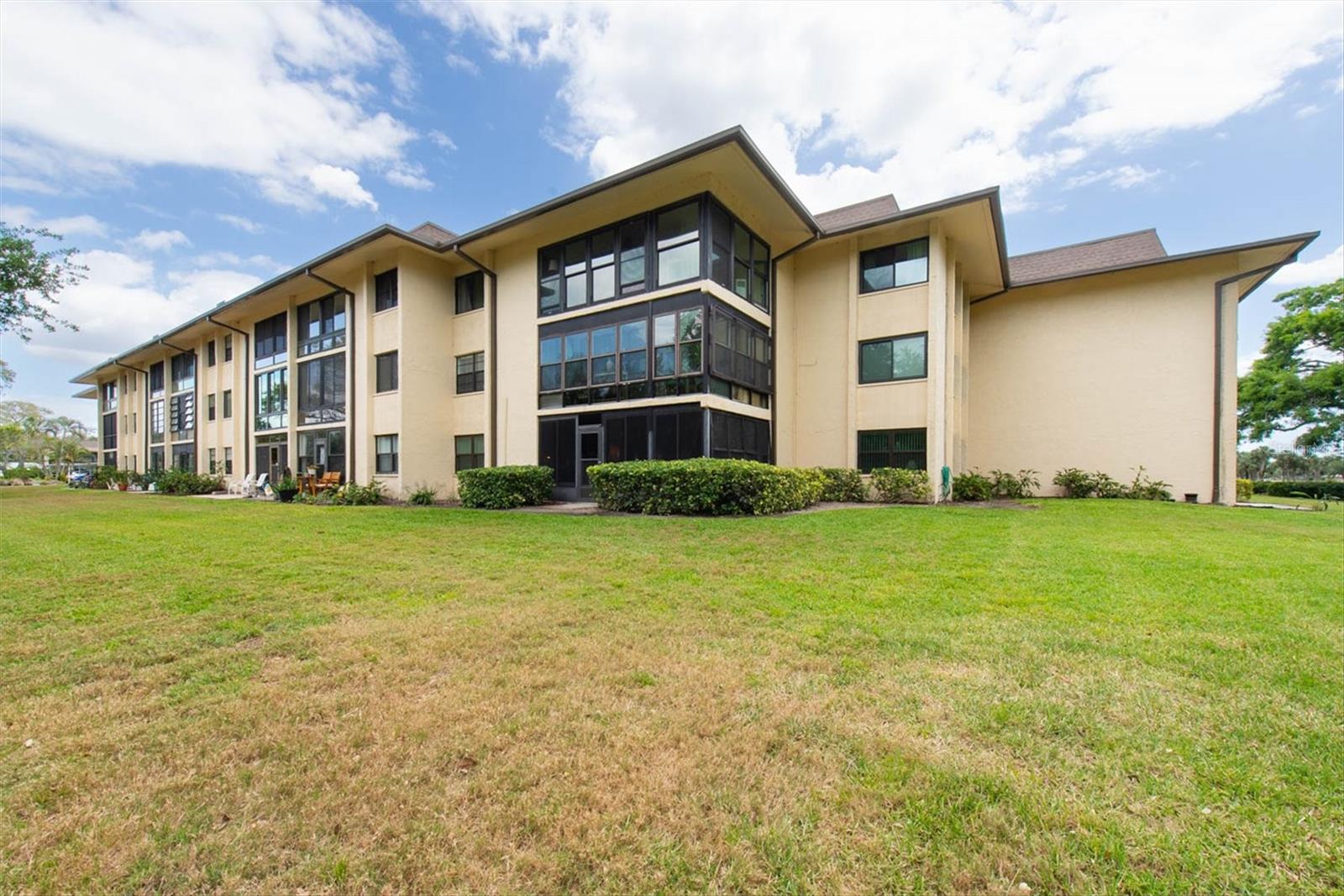 VILLAS DE GOLF CONDO - Residential