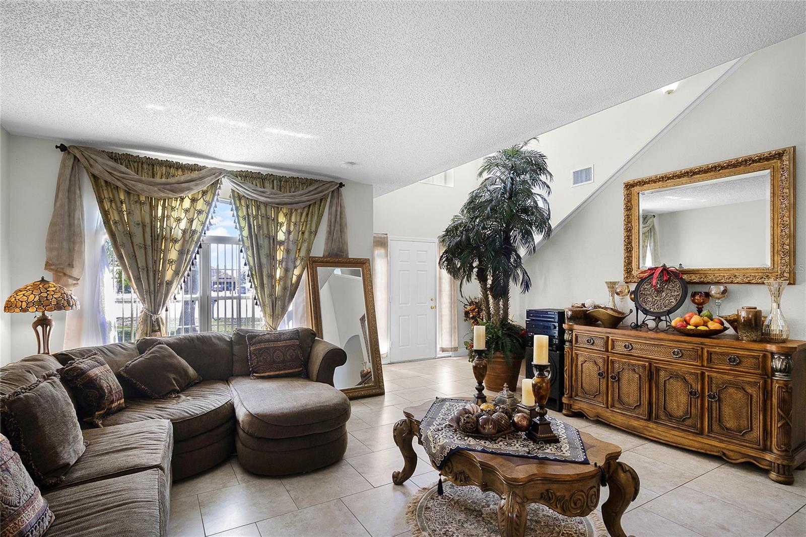 1907 LAKEVIEW WAY