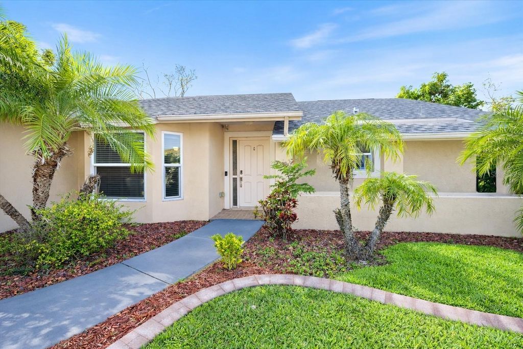 Photo of 1627 Del Monte Court, Venice, FL 34293 (MLS # N6142812)