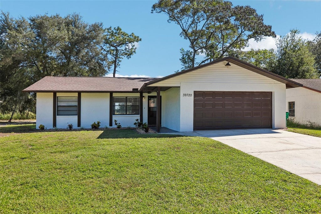 Photo of 39720 Meadowood Loop, Zephyrhills, FL 33542 (MLS # TB8561057)