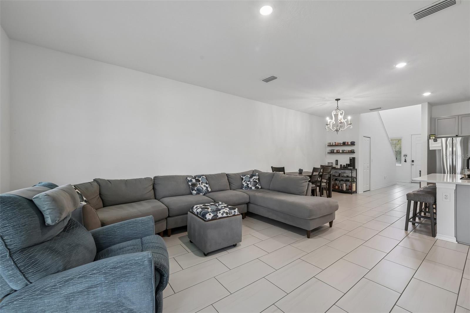 5518 LOS ROBLES COURT