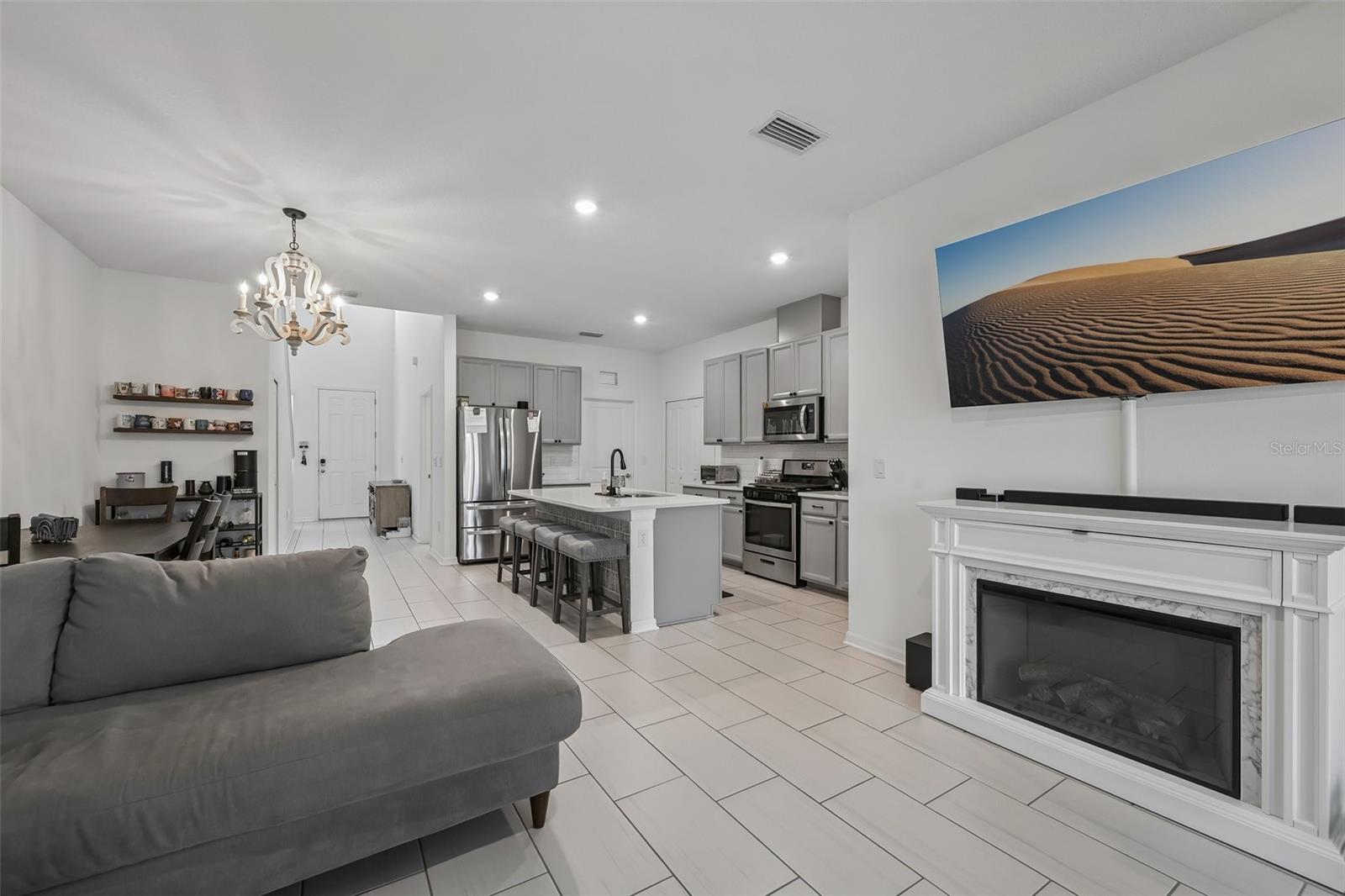 5518 LOS ROBLES COURT