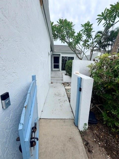 950 WATERSIDE LANE