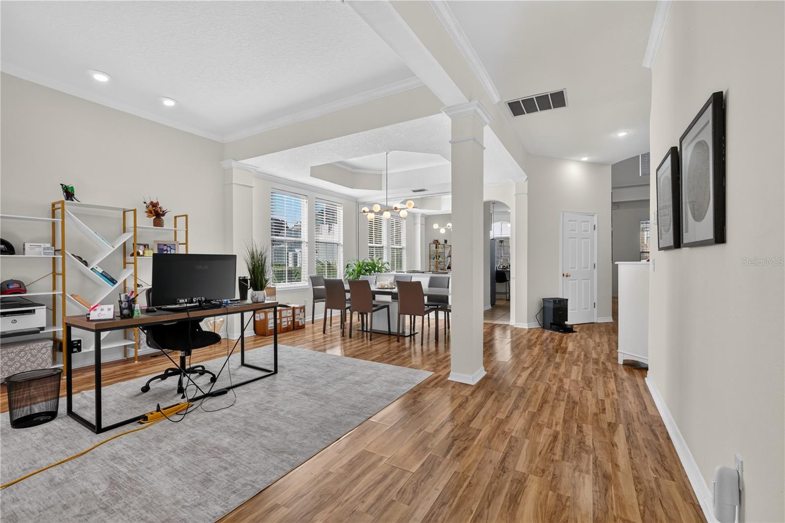 902 WATERSIDE DRIVE
