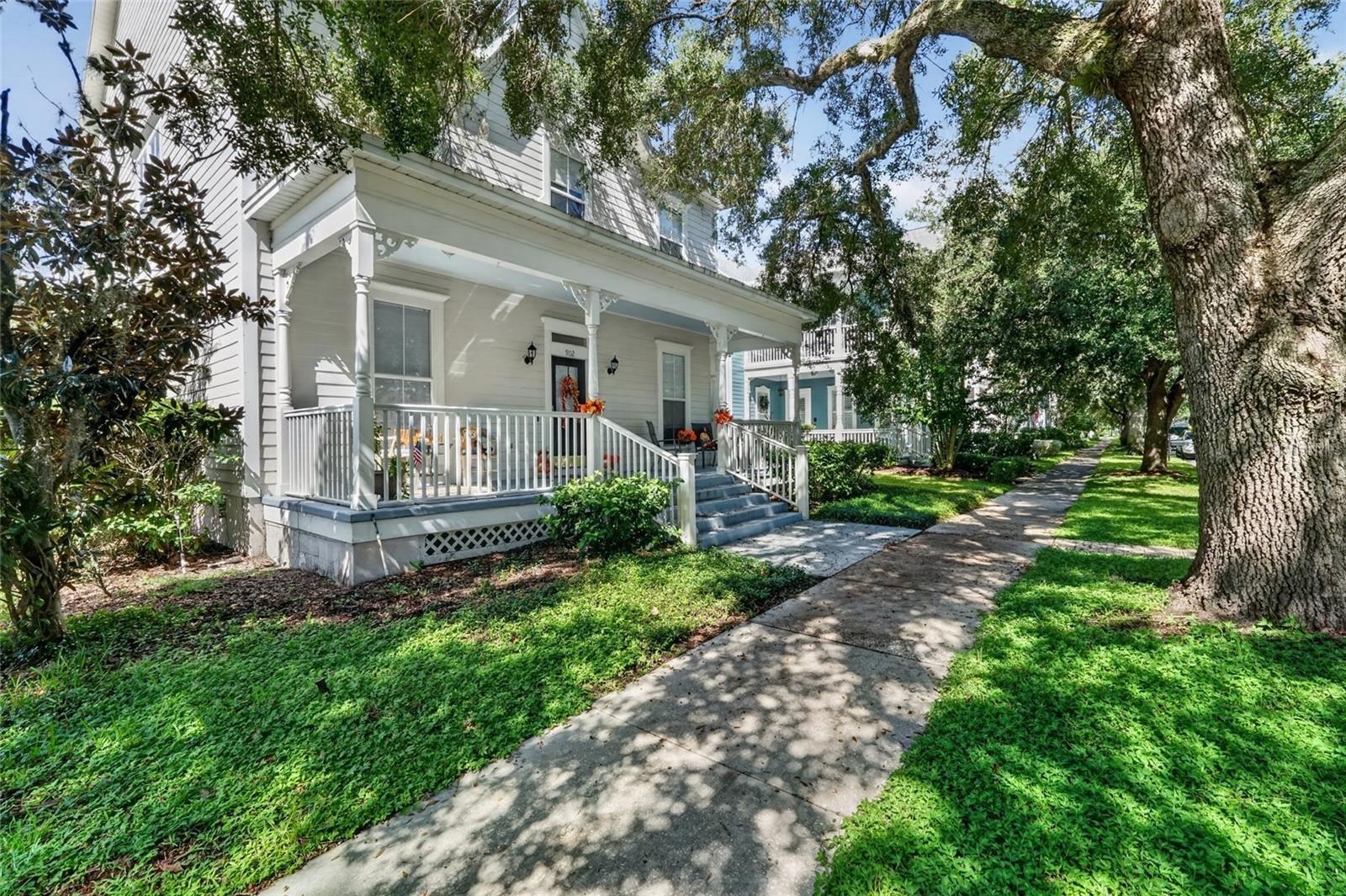 902 WATERSIDE DRIVE