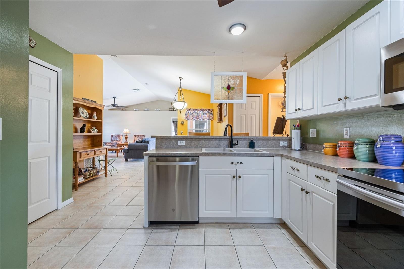 MIRROR LAKES - Residential