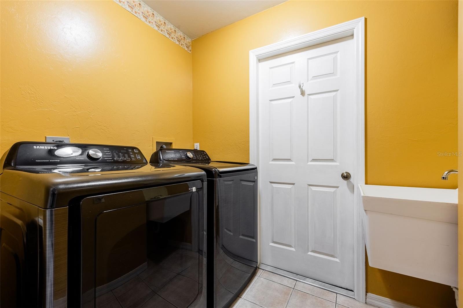 MIRROR LAKES - Residential