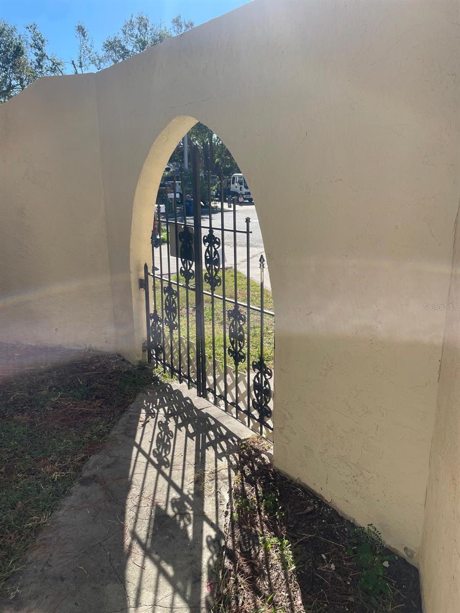 SECLUDED ACRES - Residential Lease