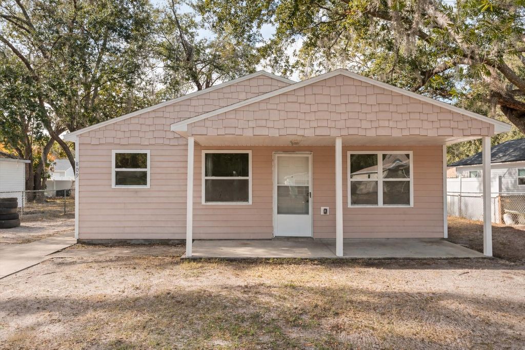 Photo of 809 Talladega Street, Leesburg, FL 34748 (MLS # O6374466)
