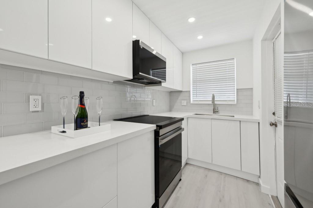 250 LAYNE BOULEVARD 113