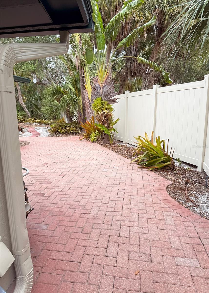 SIESTA ISLES - Residential