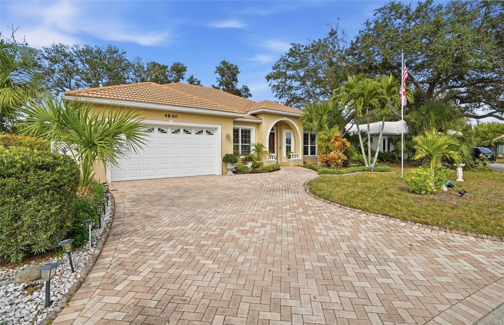 Photo of 4840 Jacaranda Heights Dr, Venice, FL 34293 (MLS # A4678606)