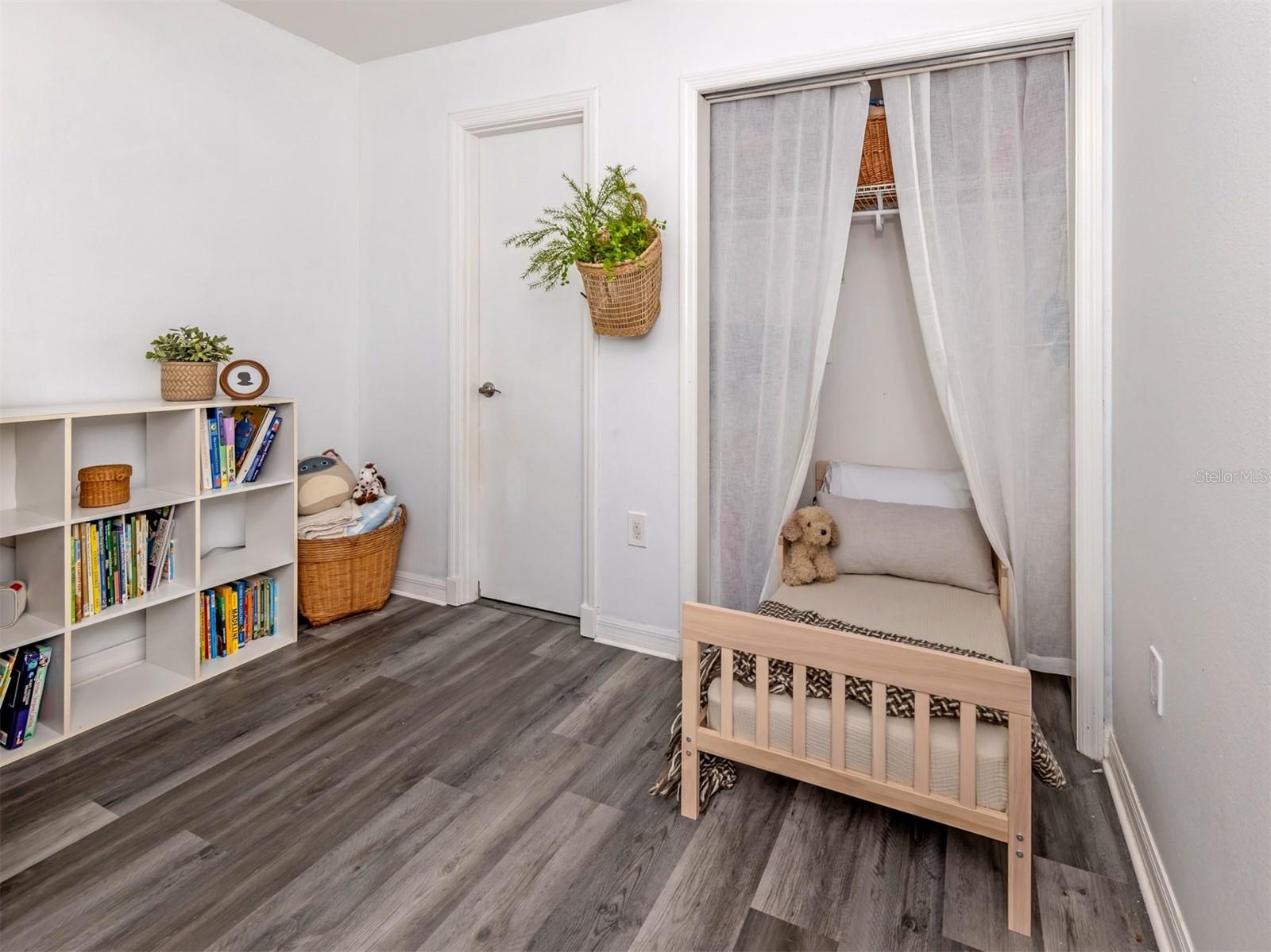 WARM MINERAL SPGS - Residential