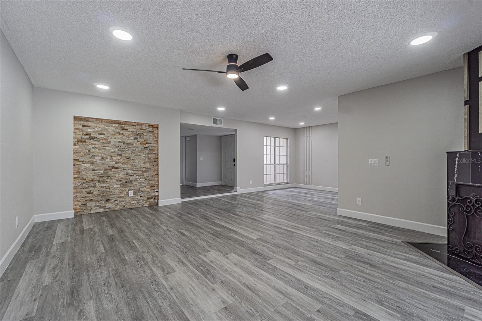 FAIRWAY LAKES TWNHMS II A C - Residential