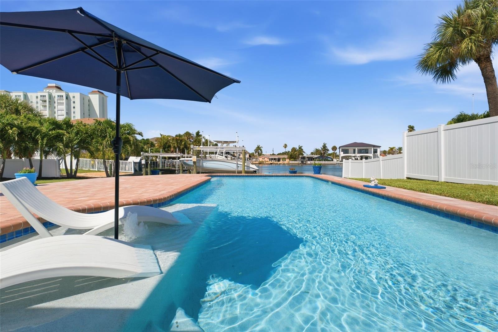 6414 2ND PALM POINT