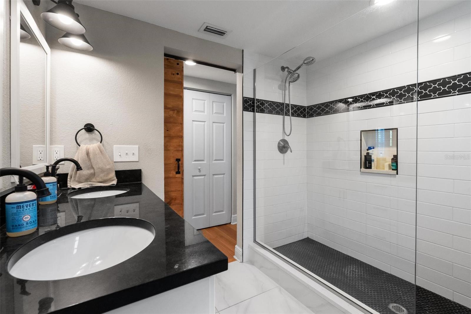 INTER BAY - Residential