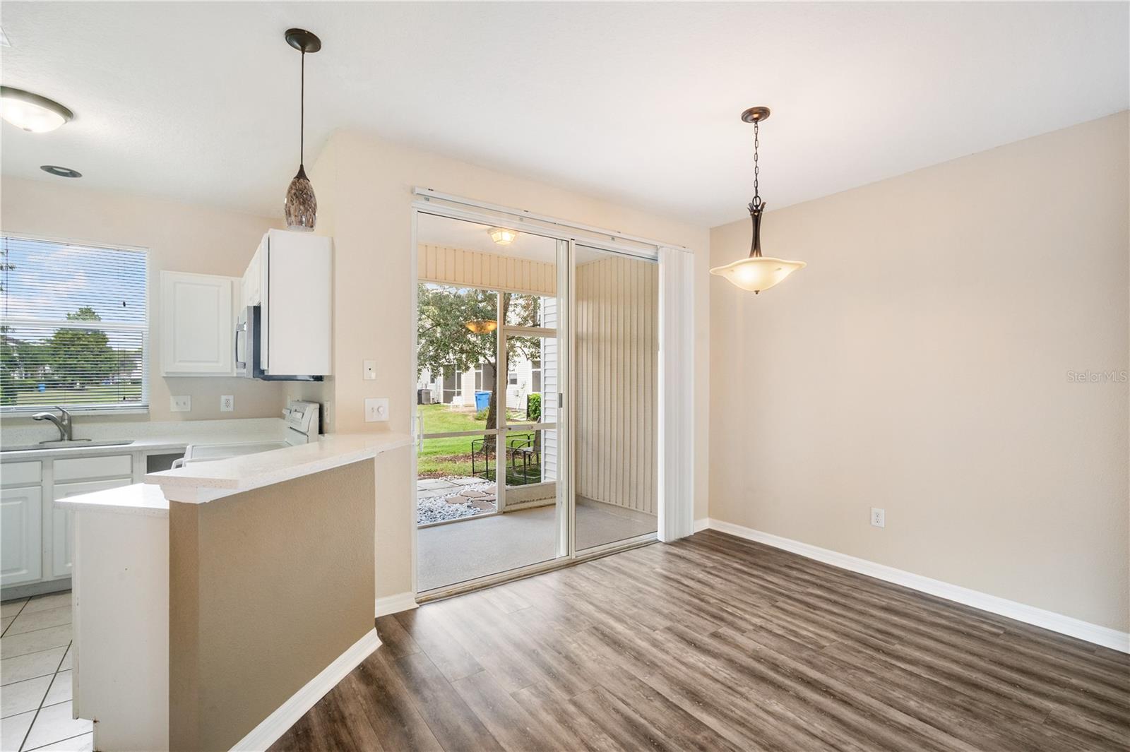 COUNTRY CHASE - Residential Lease