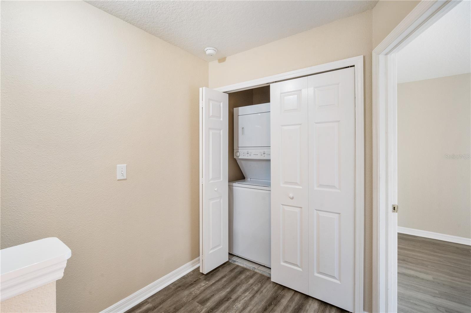 COUNTRY CHASE - Residential Lease