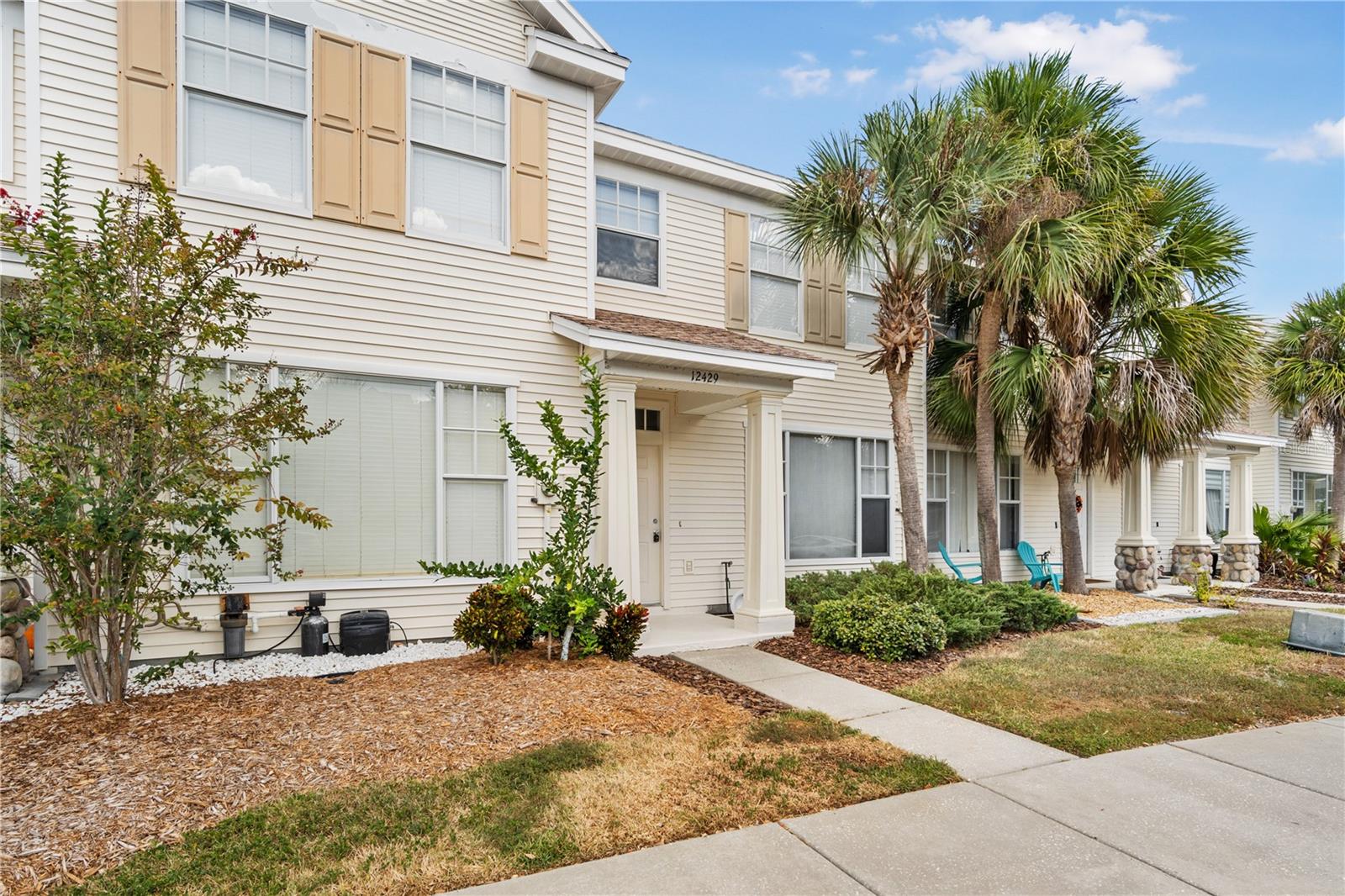 COUNTRY CHASE - Residential Lease