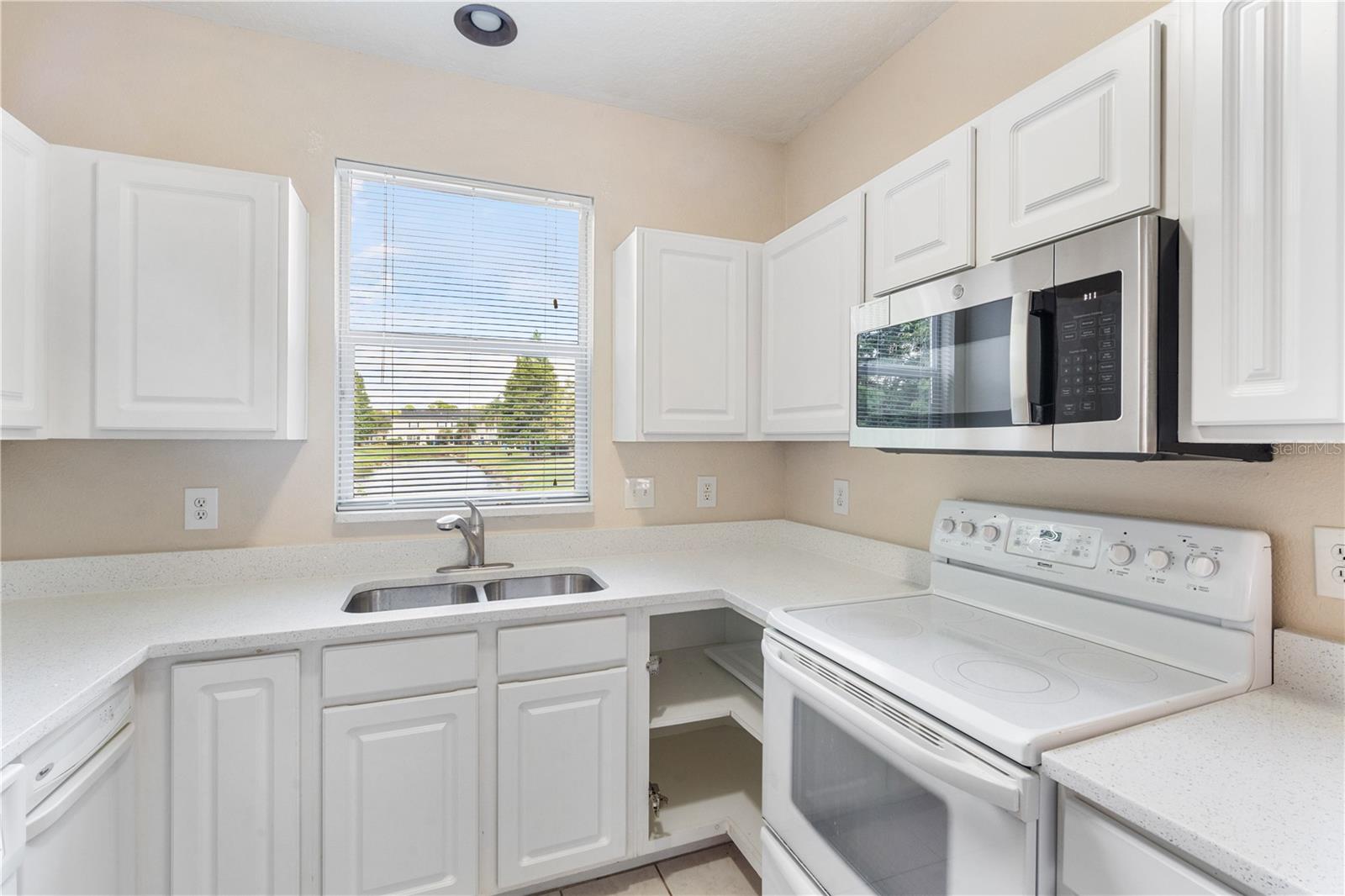 COUNTRY CHASE - Residential Lease