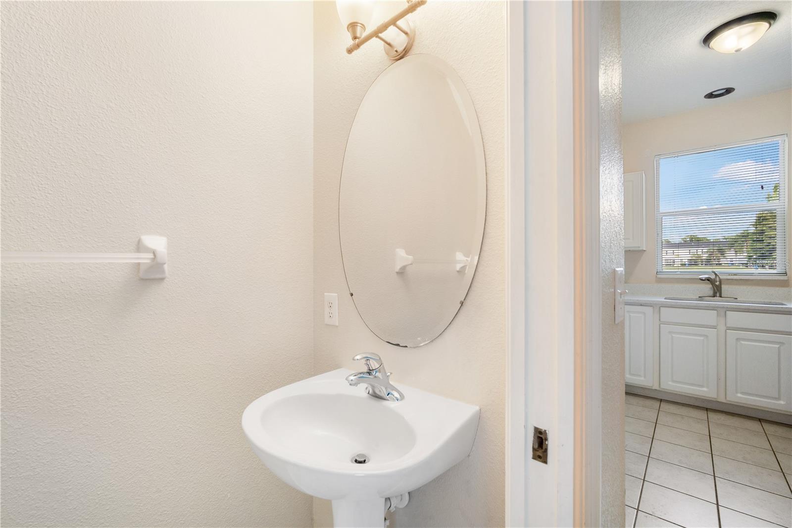 COUNTRY CHASE - Residential Lease