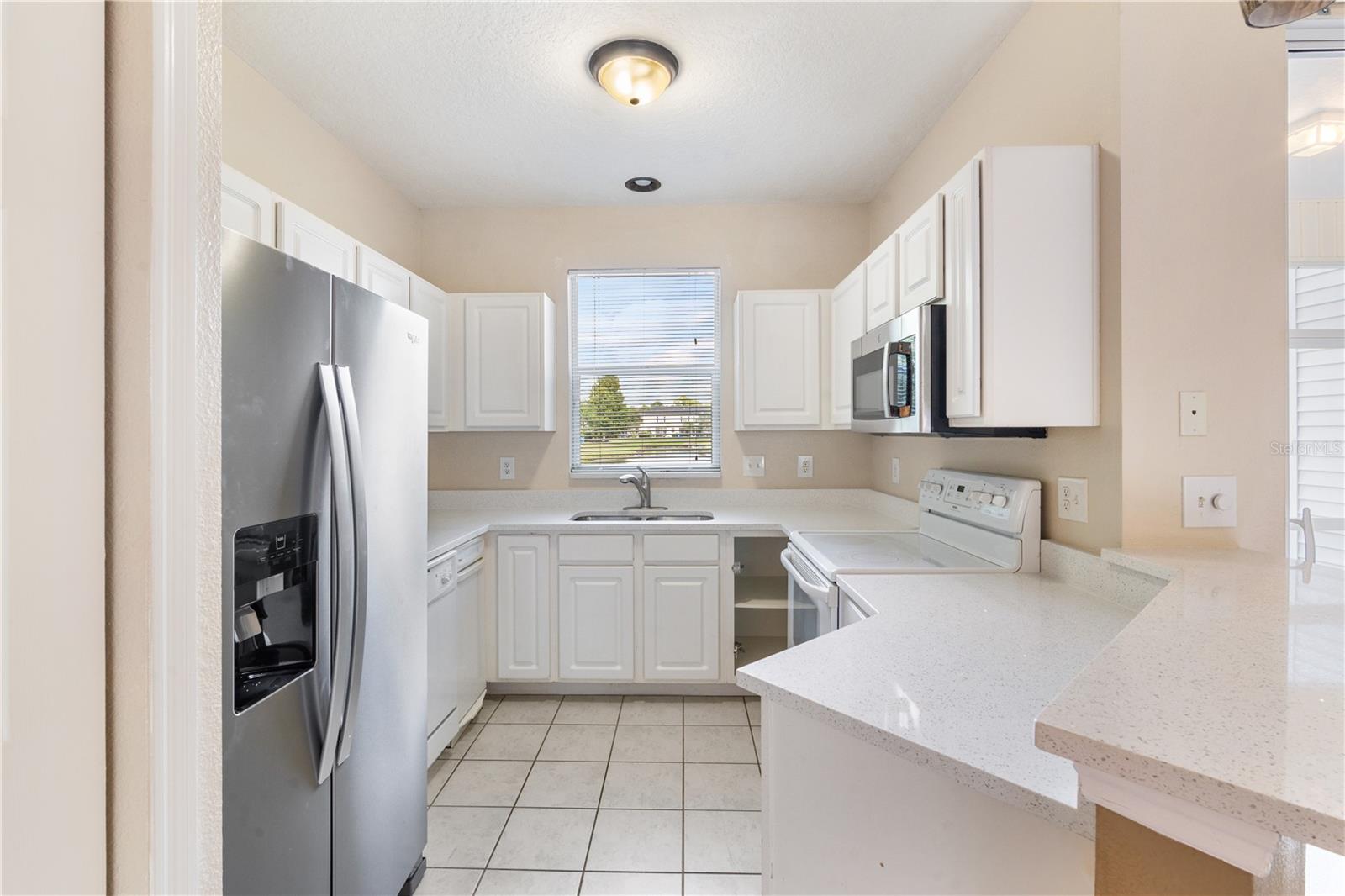 COUNTRY CHASE - Residential Lease