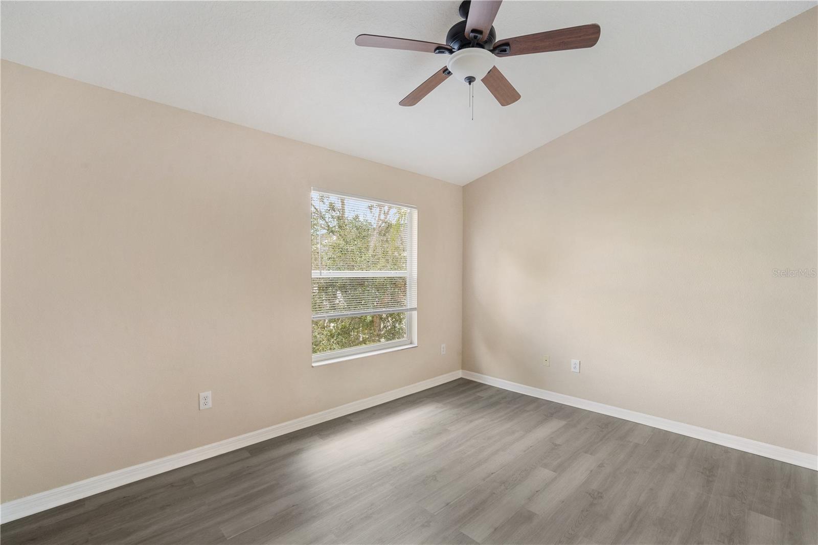COUNTRY CHASE - Residential Lease
