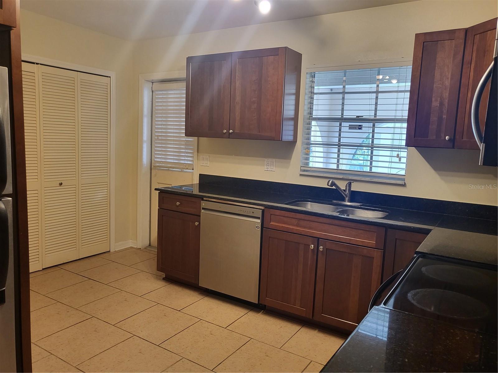 THE GRAND AT OLDE CARROLLWOOD - Residential Lease