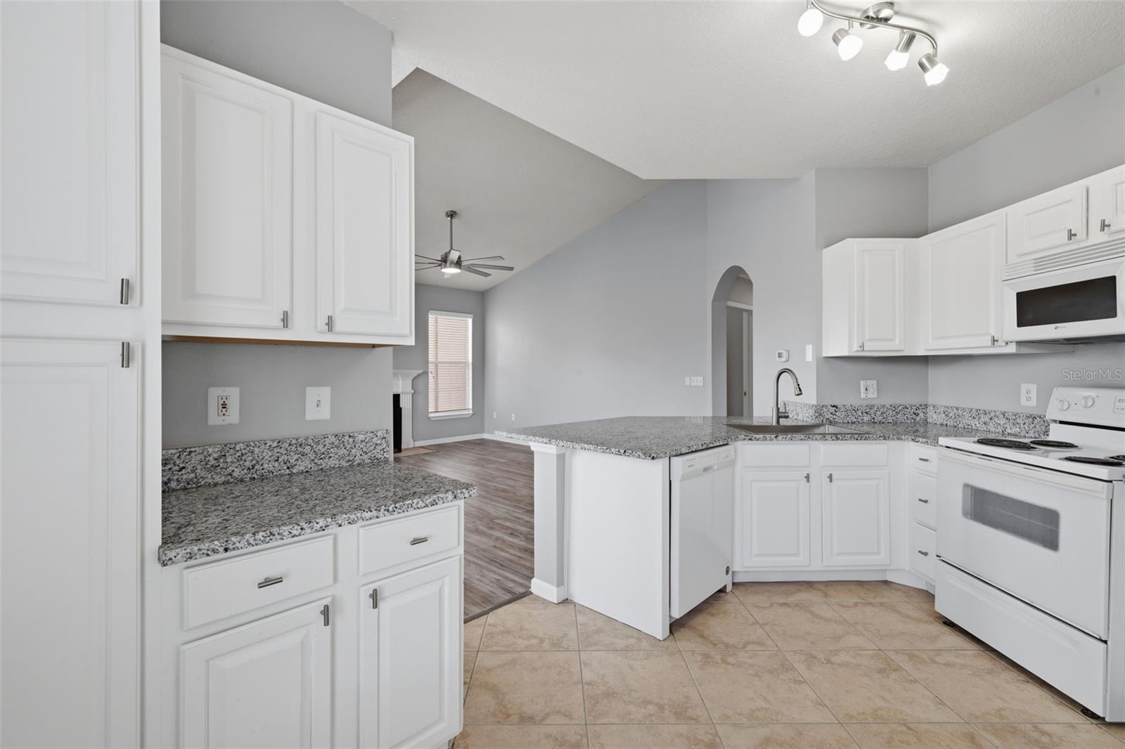 THE VILLAS CONDO - Residential