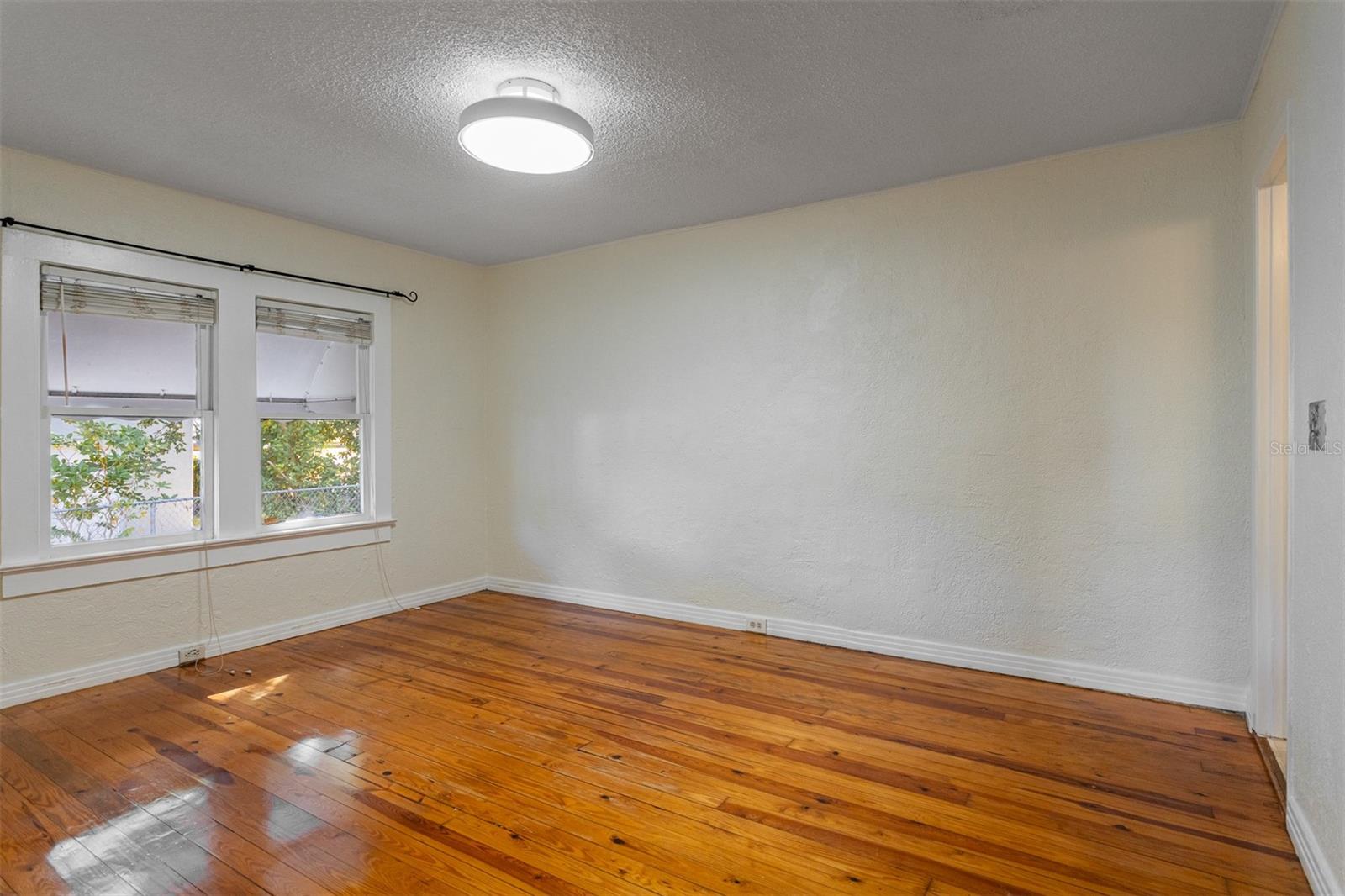RIVERSIDE ESTATES CORR - Residential Lease