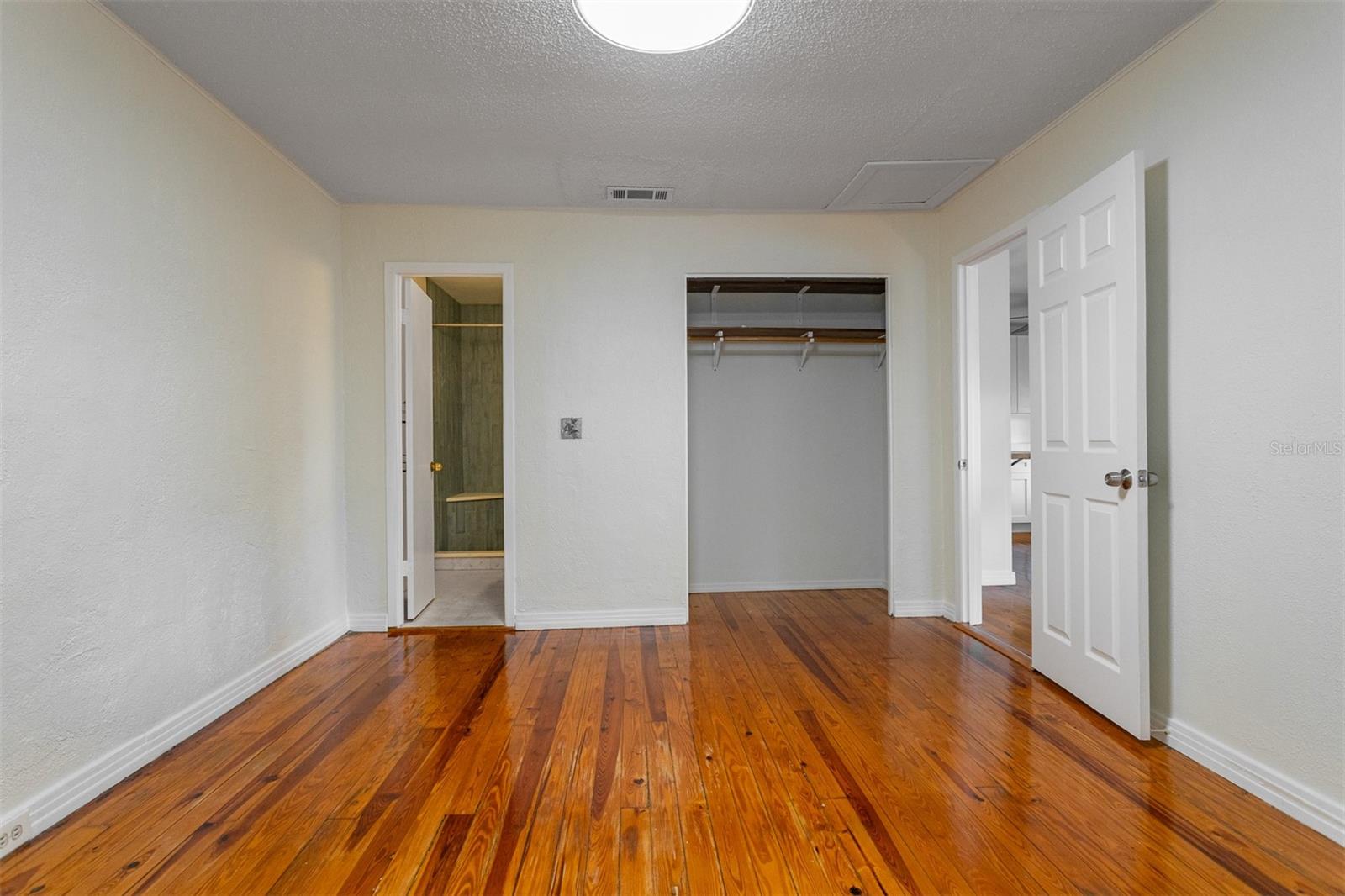 RIVERSIDE ESTATES CORR - Residential Lease