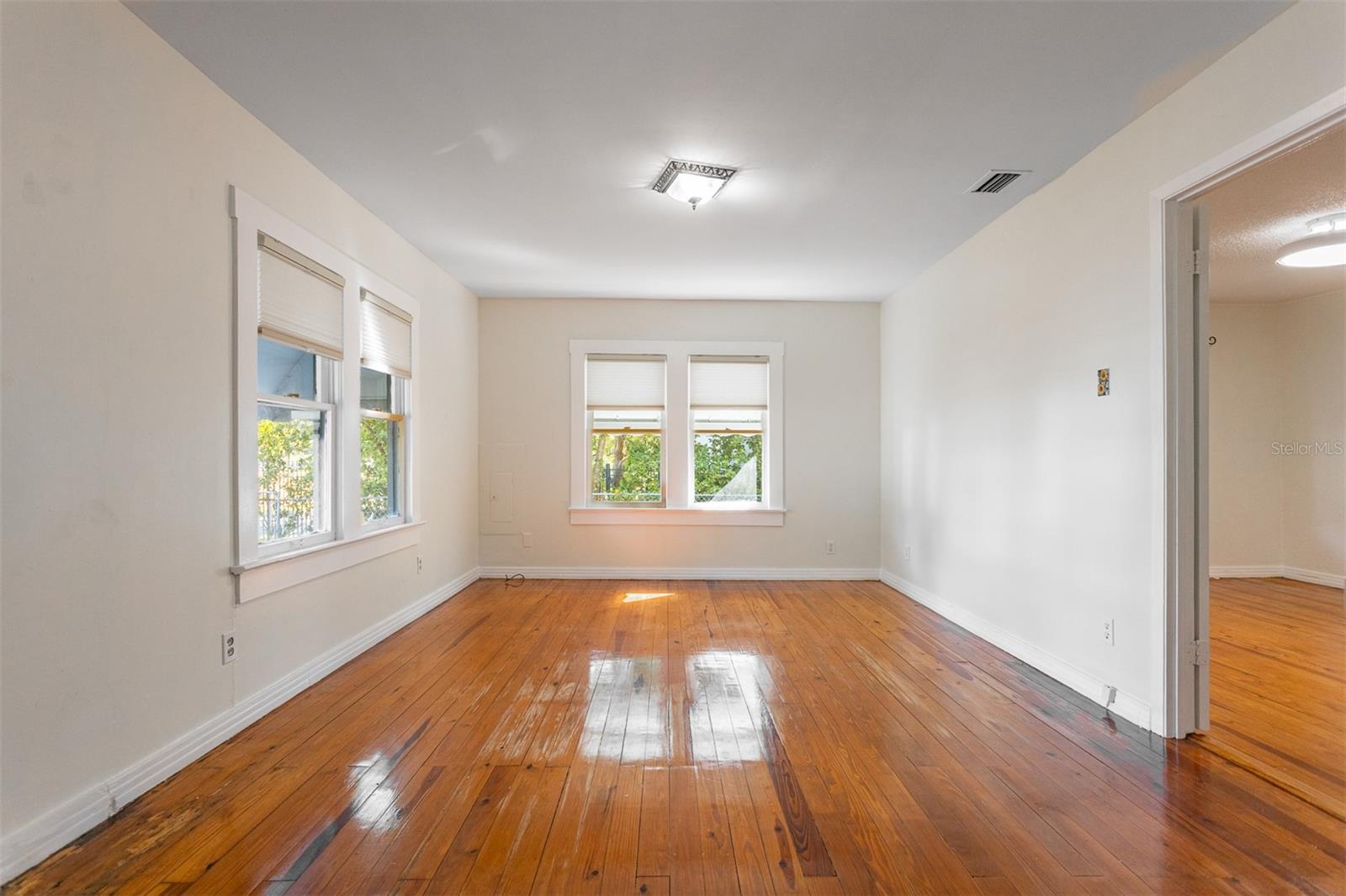 RIVERSIDE ESTATES CORR - Residential Lease