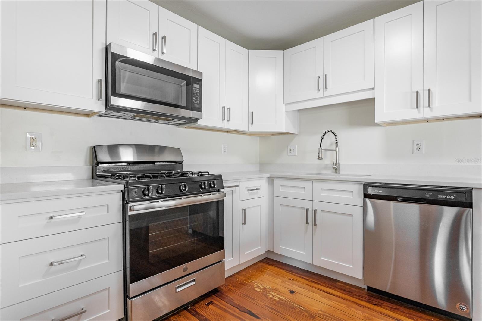 RIVERSIDE ESTATES CORR - Residential Lease