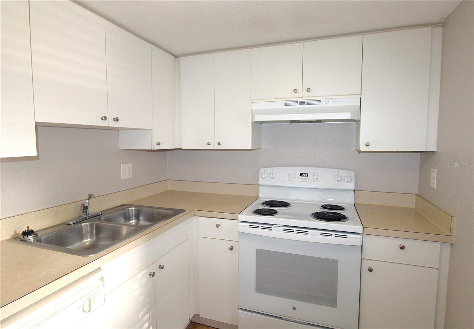 GARDEN WALK PH 1 - Residential Lease