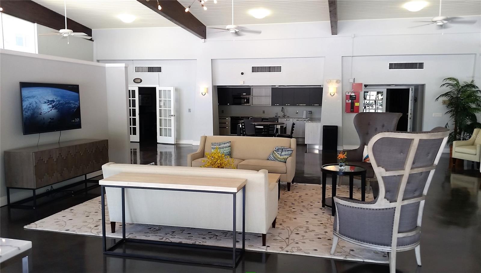 SARASOTA PALMS - Residential Lease