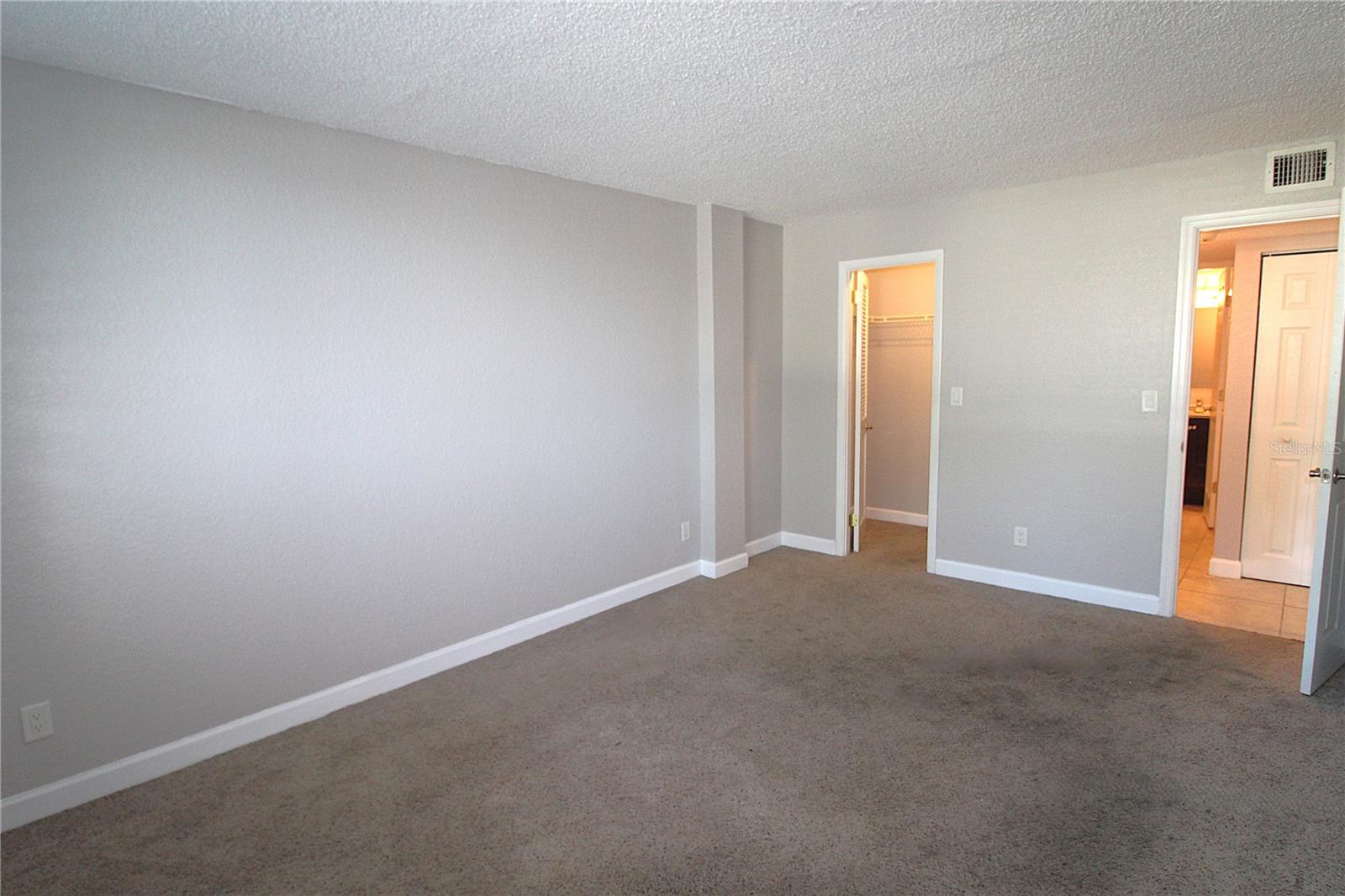 SARASOTA PALMS - Residential Lease