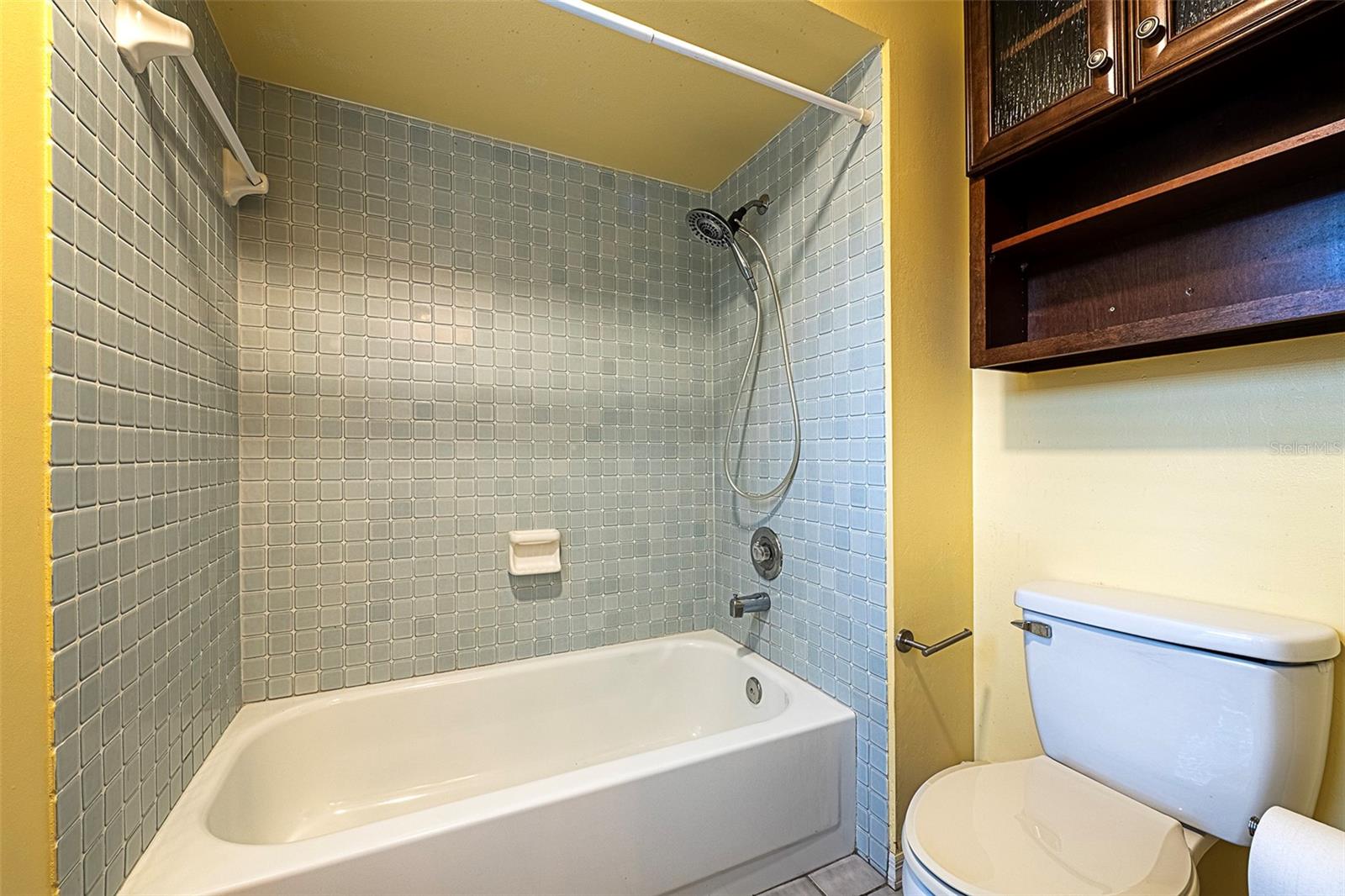 LAKESHORE VILLAGE AT WOODFIELD - Residential