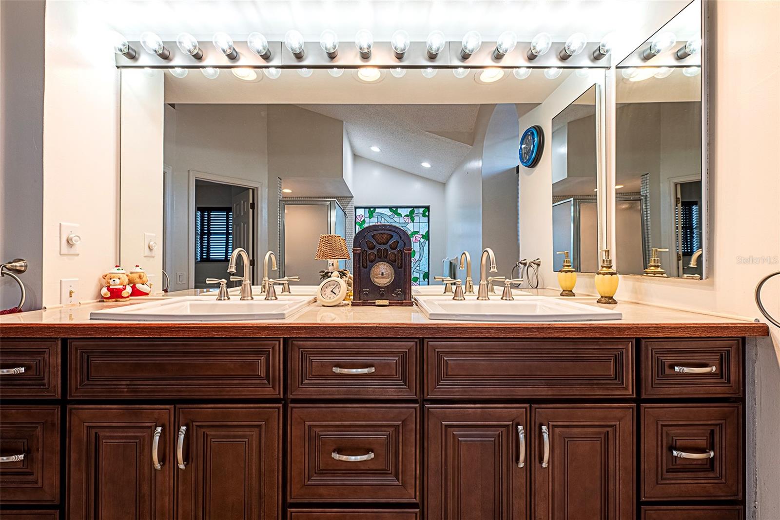 LAKESHORE VILLAGE AT WOODFIELD - Residential