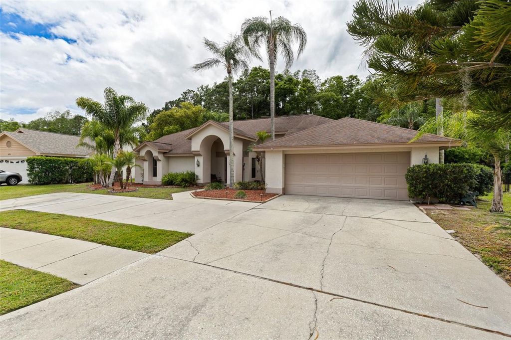Photo of 450 Waterford Circle E, Tarpon Springs, FL 34688 (MLS # TB8452903)