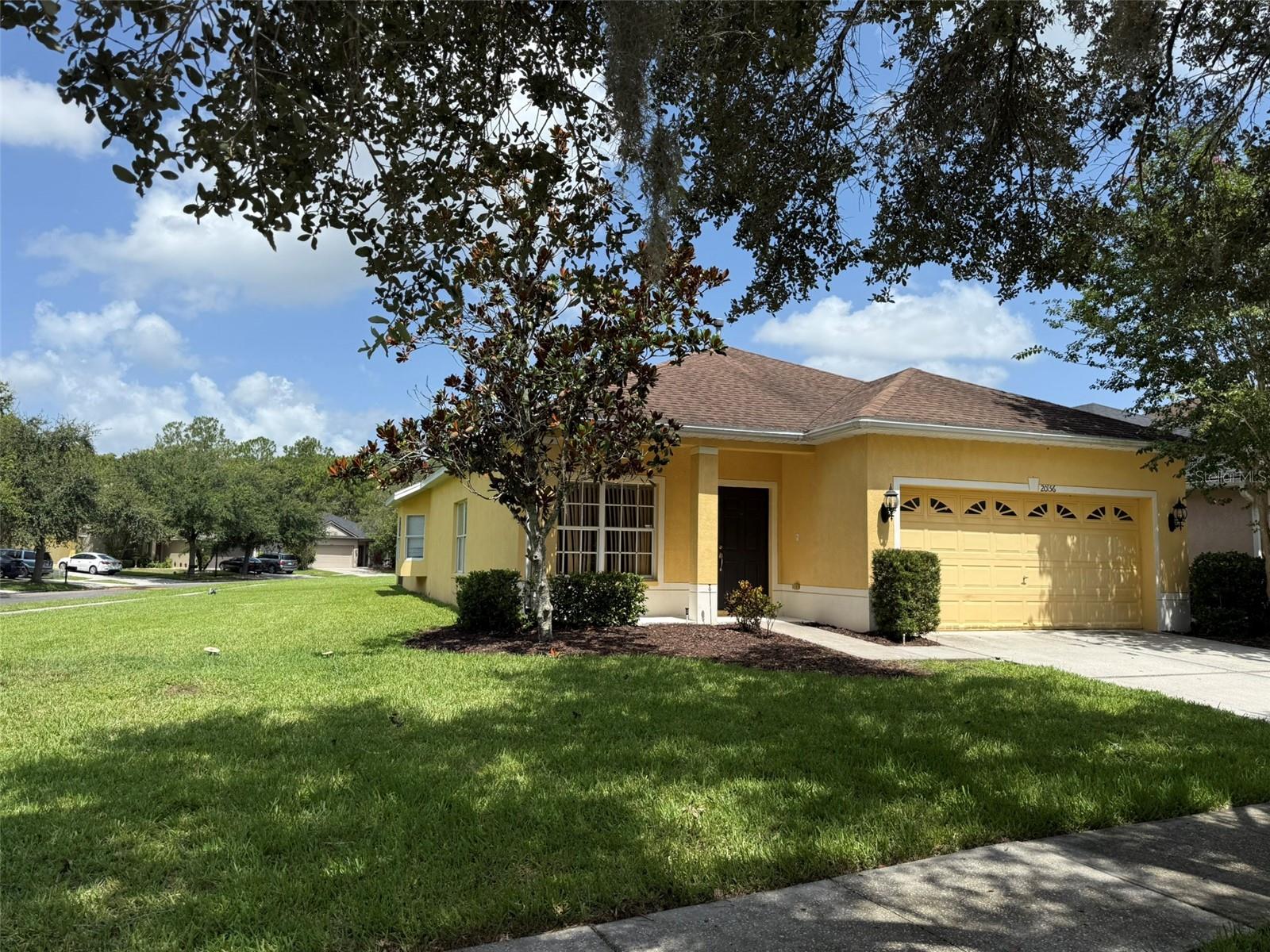 Stunning Home on a Spacious Corner Lot in a Premier Gated New Tampa Community
Located in the heart of New Tampa and just minutes from top-rated schools, this magnificent home offers comfort, style, and access to exceptional amenities. Situated on a large corner lot, the residence features a desirable split floor plan designed for both privacy and functionality.
The upgraded kitchen boasts stainless steel appliances, a convenient breakfast island, and ample cabinet space—perfect for everyday living or entertaining. The oversized master suite offers two walk-in closets, a dual sink vanity, a private water closet with shower, and a luxurious soaking tub.
Enjoy Florida living on the expansive lanai—ideal for BBQs, relaxing evenings, or gatherings with friends and family.
Residents of this resort-style community enjoy access to a grand clubhouse with a lap pool and separate children's splash park, basketball and tennis courts, a scenic park and picnic area, billiards room, and a state-of-the-art fitness center.
Don't miss your chance to own this incredible home in one of Tampa's most sought-after neighborhoods!