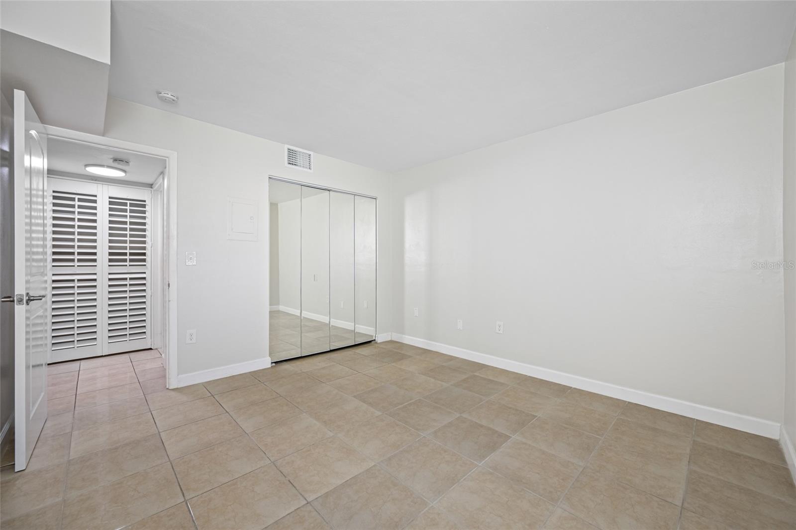 SUNSET PLAZA EAST APTS CONDO - Residential