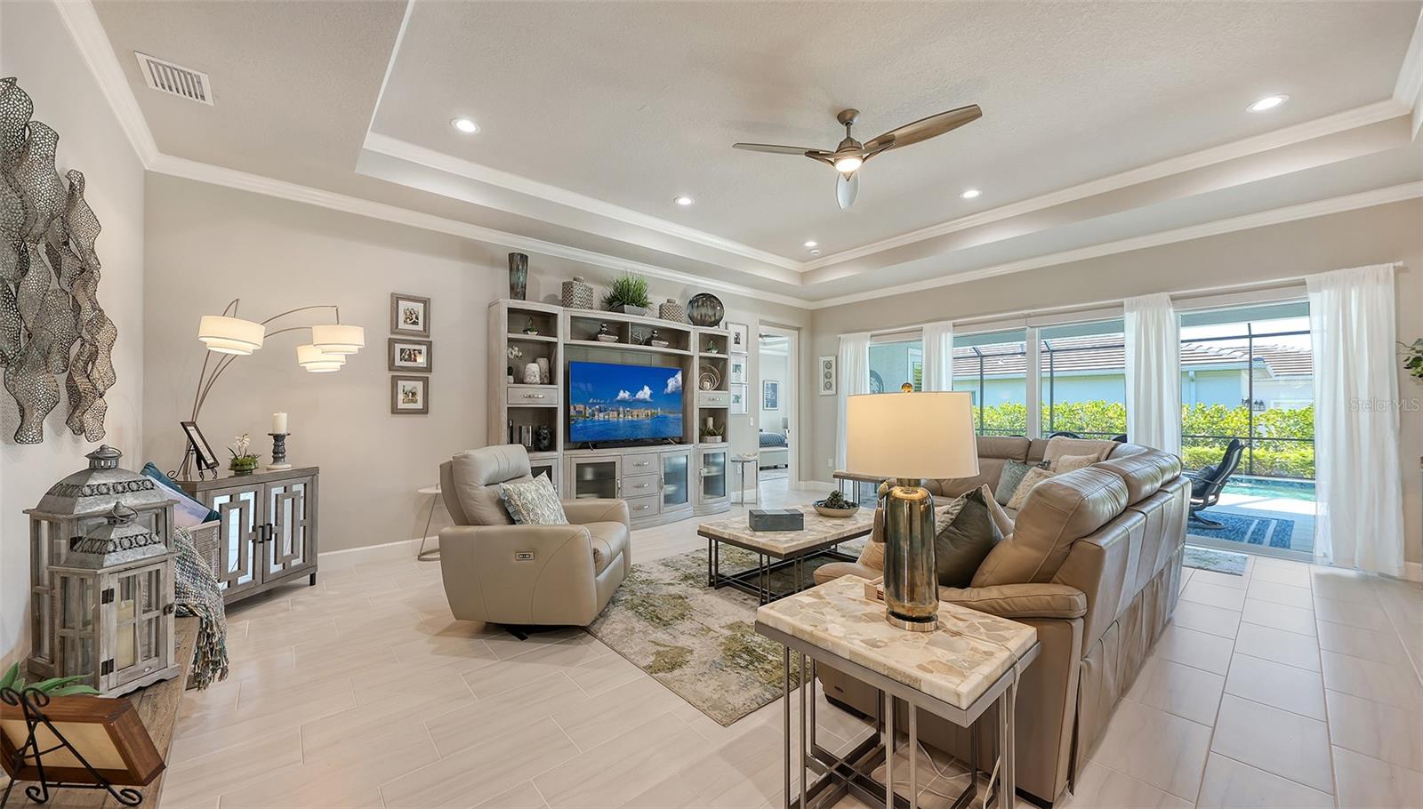 SANDHILL LAKE - Residential